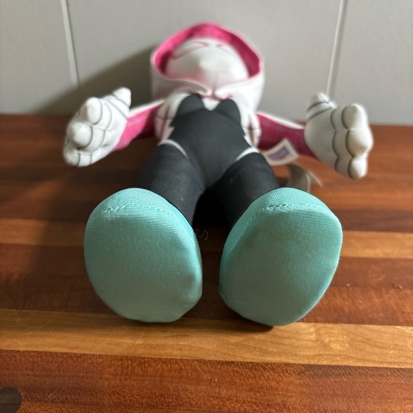 BLEACHER CREATURE MARVEL GHOST SPIDER GWEN PLUSH 11” - Picture 5 of 10